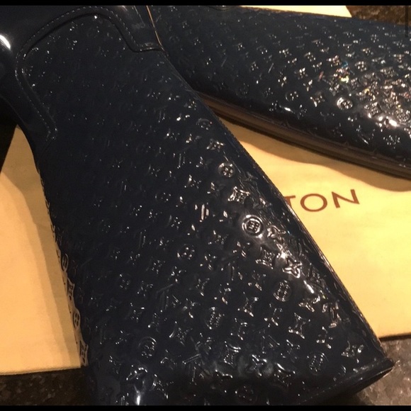 LV rain boots - Picture 2 of 5
